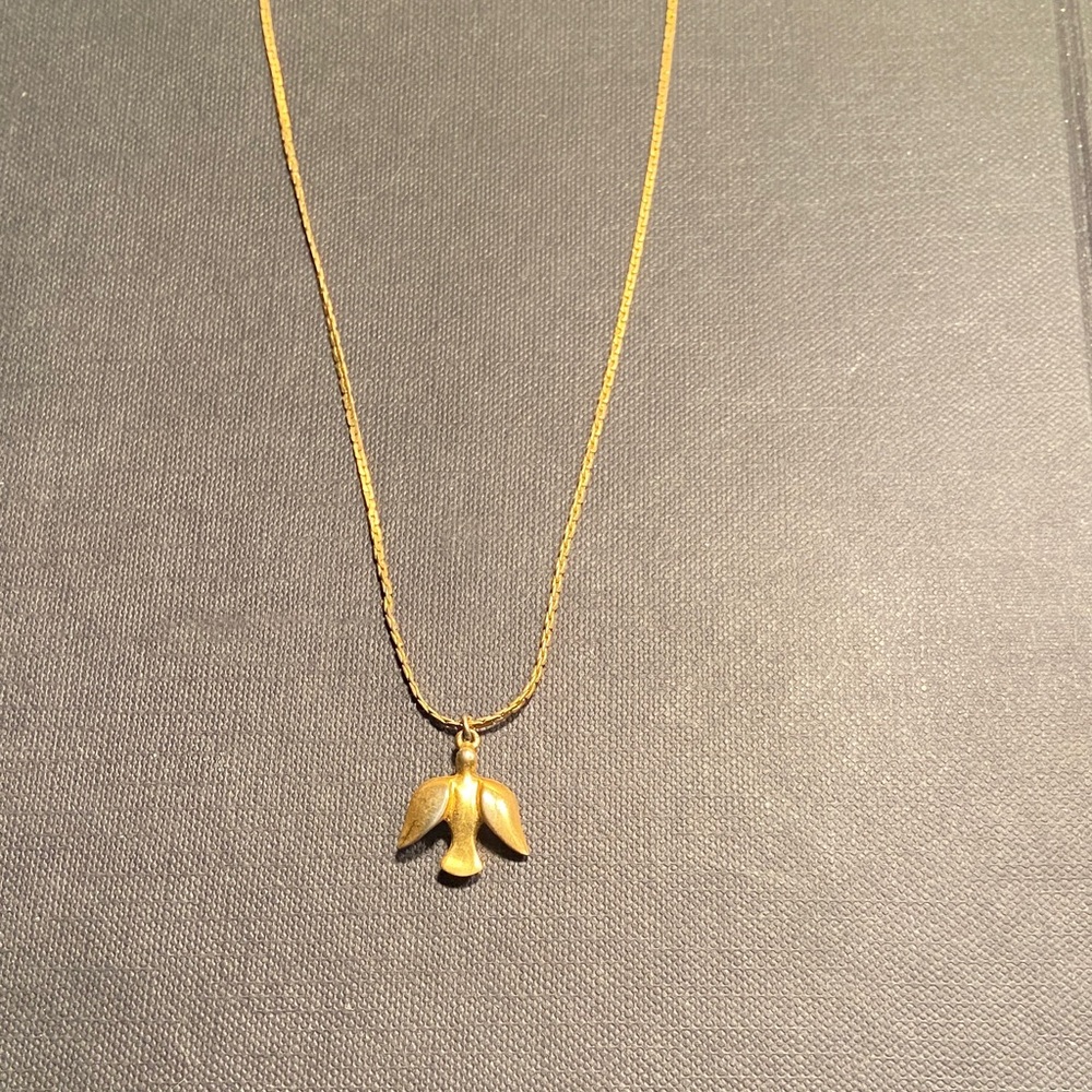 Vintage 70s 1970s Gold Bird CHARM Holy Spirit Dove of PEACE Pendant Necklace - Picture 2 of 6